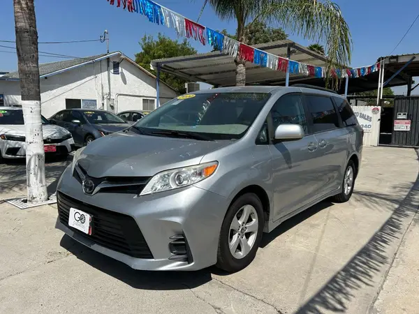 5TDKZ3DC8LS064793 2020 TOYOTA SIENNA - Image 2