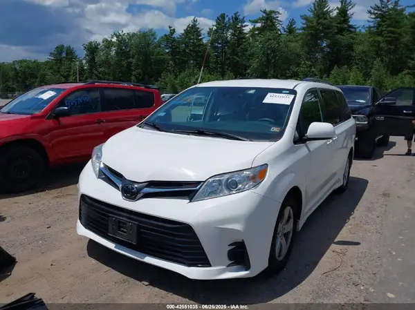 5TDKZ3DC8LS065569 2020 TOYOTA SIENNA - Image 2