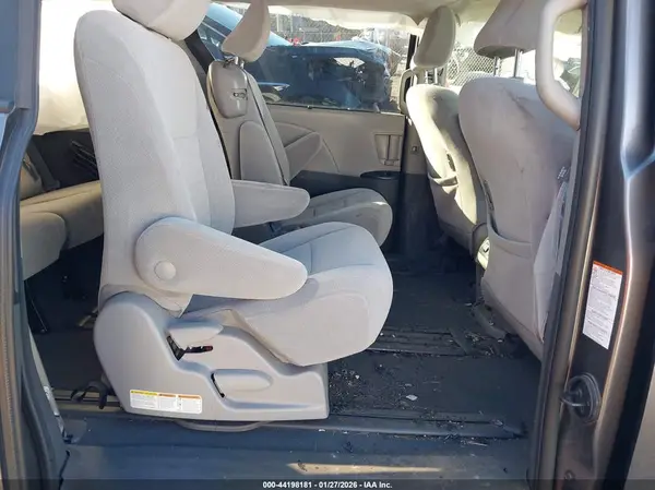 5TDKZ3DC8LS071310 2020 TOYOTA SIENNA - Image 8