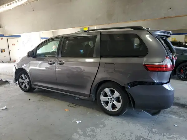5TDKZ3DC8LS077186 2020 TOYOTA SIENNA - Image 2
