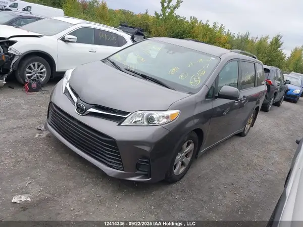 5TDKZ3DC8LS078435 2020 TOYOTA SIENNA - Image 2