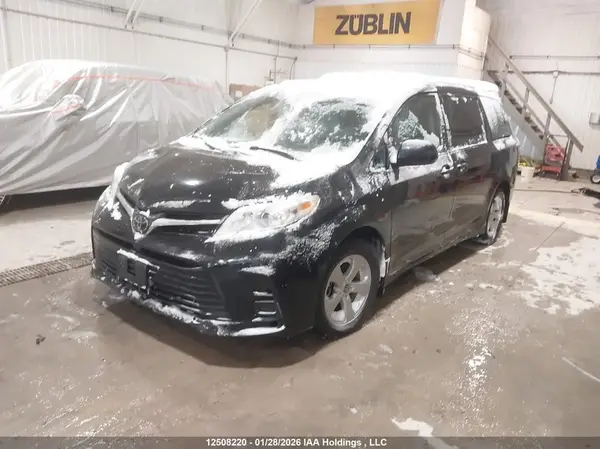5TDKZ3DC8LS079035 2020 TOYOTA SIENNA - Image 2