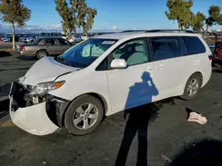 5TDKZ3DC9HS770100 2017 TOYOTA SIENNA