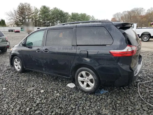 5TDKZ3DC9HS771019 2017 TOYOTA SIENNA - Image 2
