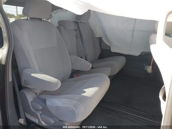 5TDKZ3DC9HS778441 2017 TOYOTA SIENNA - Image 8