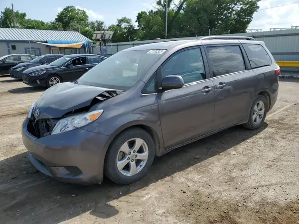 5TDKZ3DC9HS783705 2017 TOYOTA SIENNA - Image 1