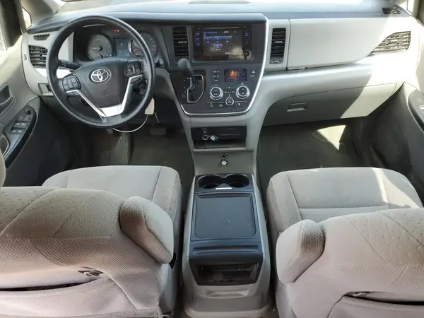 5TDKZ3DC9HS783705 2017 TOYOTA SIENNA - Image 8