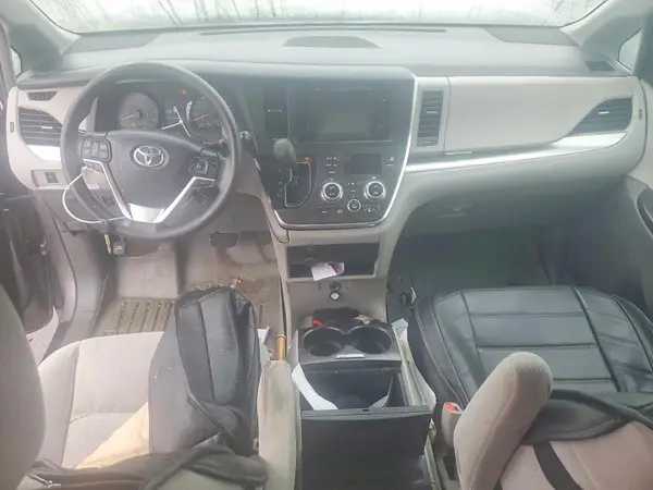 5TDKZ3DC9HS787334 2017 TOYOTA SIENNA - Image 8