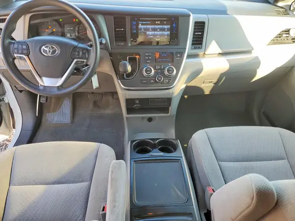 5TDKZ3DC9HS787835 2017 TOYOTA SIENNA - Image 8