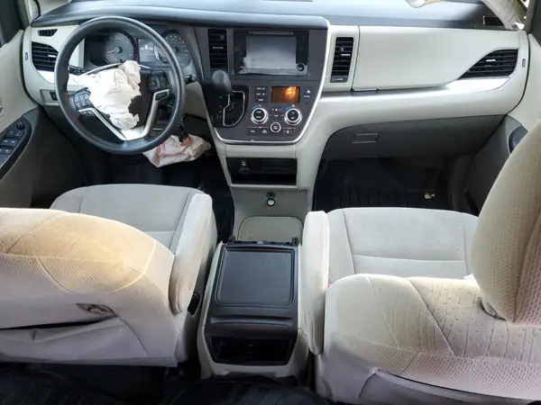 5TDKZ3DC9HS788113 2017 TOYOTA SIENNA - Image 8