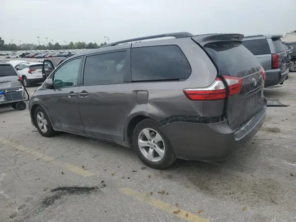 5TDKZ3DC9HS788421 2017 TOYOTA SIENNA - Image 2