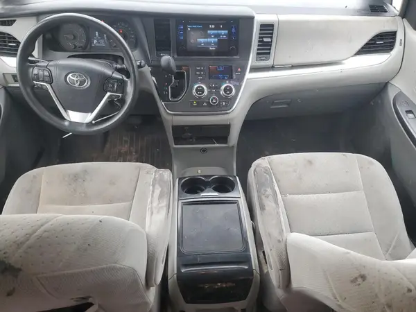 5TDKZ3DC9HS788421 2017 TOYOTA SIENNA - Image 8