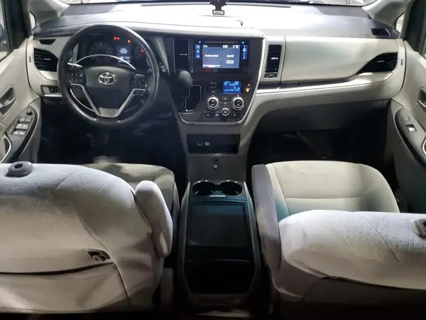 5TDKZ3DC9HS789021 2017 TOYOTA SIENNA - Image 8