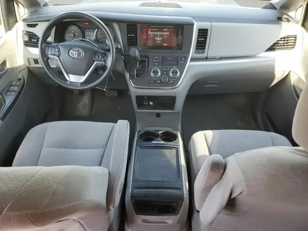 5TDKZ3DC9HS794607 2017 TOYOTA SIENNA - Image 8