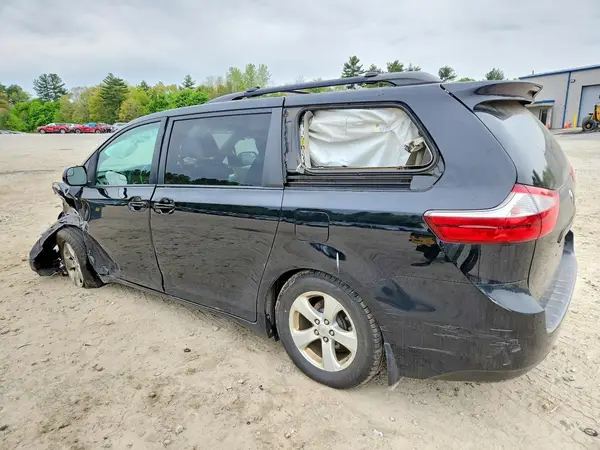 5TDKZ3DC9HS797832 2017 TOYOTA SIENNA - Image 2
