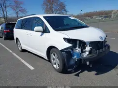 5TDKZ3DC9HS797877 2017 TOYOTA SIENNA