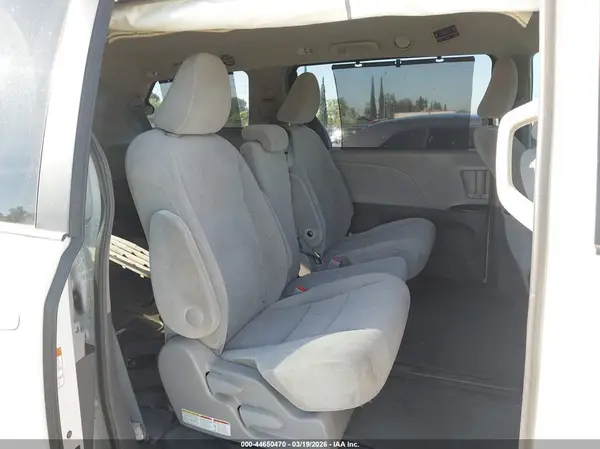 5TDKZ3DC9HS799855 2017 TOYOTA SIENNA - Image 8