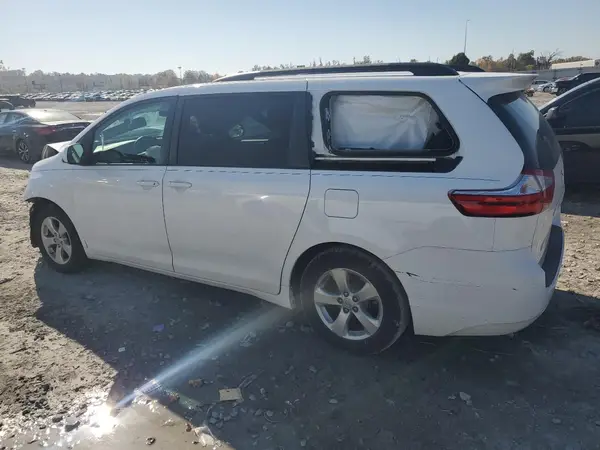 5TDKZ3DC9HS803743 2017 TOYOTA SIENNA - Image 2