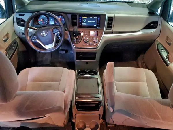 5TDKZ3DC9HS805587 2017 TOYOTA SIENNA - Image 8