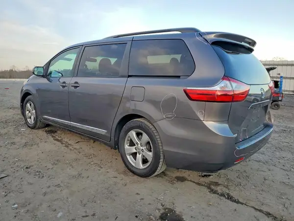 5TDKZ3DC9HS806044 2017 TOYOTA SIENNA - Image 2