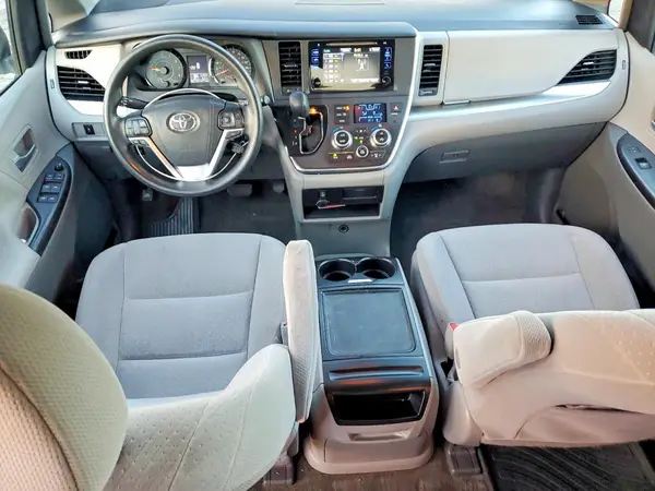 5TDKZ3DC9HS806044 2017 TOYOTA SIENNA - Image 8