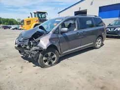 5TDKZ3DC9HS807551 2017 TOYOTA SIENNA