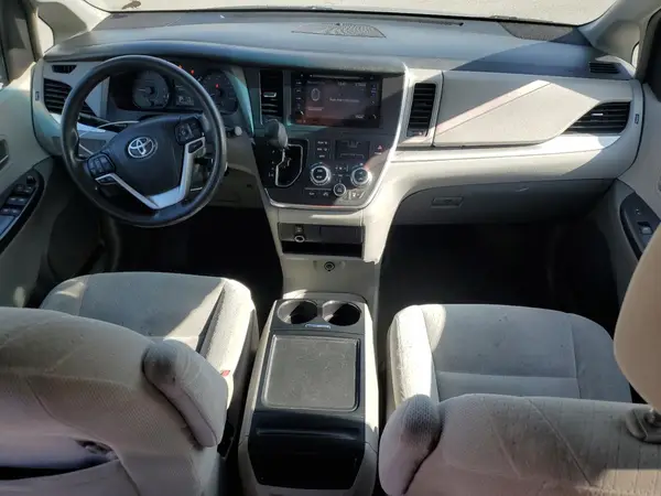 5TDKZ3DC9HS808246 2017 TOYOTA SIENNA - Image 8
