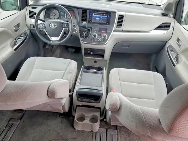 5TDKZ3DC9HS811227 2017 TOYOTA SIENNA - Image 8