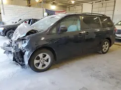 5TDKZ3DC9HS811812 2017 TOYOTA SIENNA