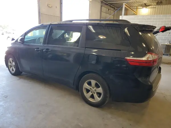 5TDKZ3DC9HS811812 2017 TOYOTA SIENNA - Image 2