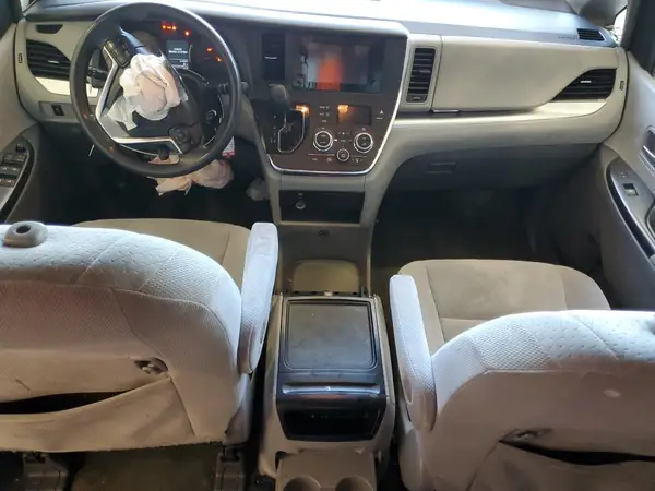 5TDKZ3DC9HS811812 2017 TOYOTA SIENNA - Image 8