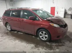 5TDKZ3DC9HS814824 2017 TOYOTA SIENNA