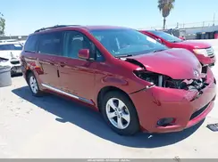 5TDKZ3DC9HS817481 2017 TOYOTA SIENNA