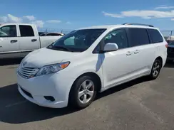 5TDKZ3DC9HS819666 2017 TOYOTA SIENNA