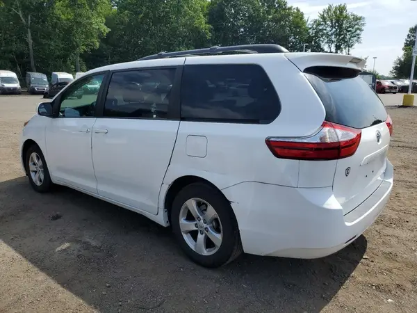 5TDKZ3DC9HS819781 2017 TOYOTA SIENNA - Image 2