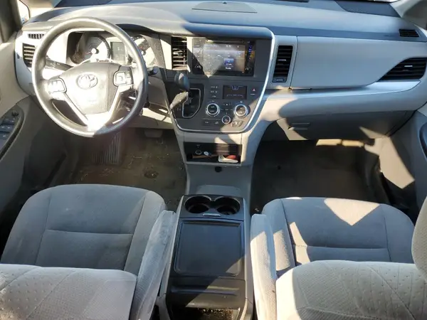 5TDKZ3DC9HS823829 2017 TOYOTA SIENNA - Image 8