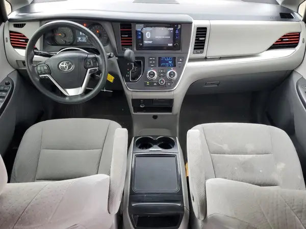 5TDKZ3DC9HS825712 2017 TOYOTA SIENNA - Image 8