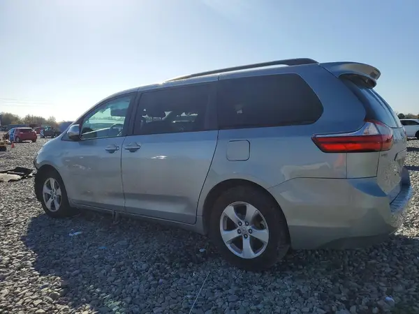 5TDKZ3DC9HS826732 2017 TOYOTA SIENNA - Image 2