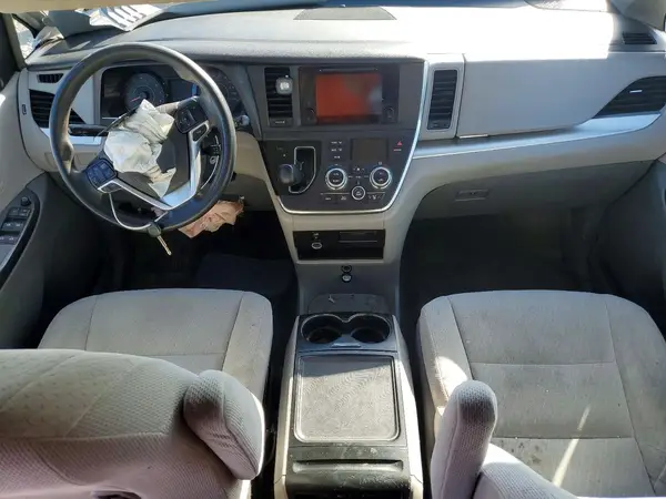 5TDKZ3DC9HS826732 2017 TOYOTA SIENNA - Image 8