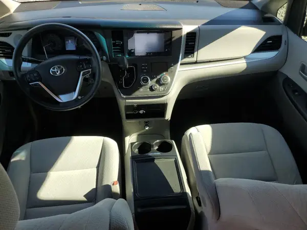 5TDKZ3DC9HS829968 2017 TOYOTA SIENNA - Image 8