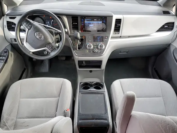 5TDKZ3DC9HS837553 2017 TOYOTA SIENNA - Image 8