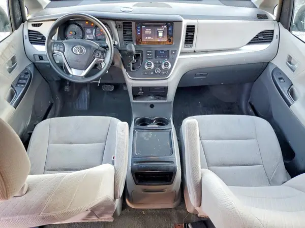 5TDKZ3DC9HS839593 2017 TOYOTA SIENNA - Image 8