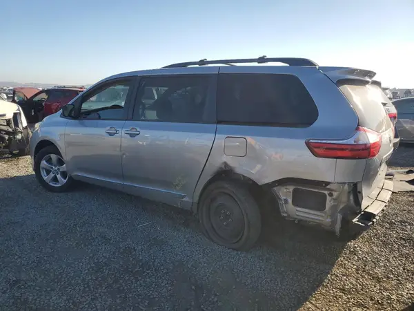5TDKZ3DC9HS841120 2017 TOYOTA SIENNA - Image 2