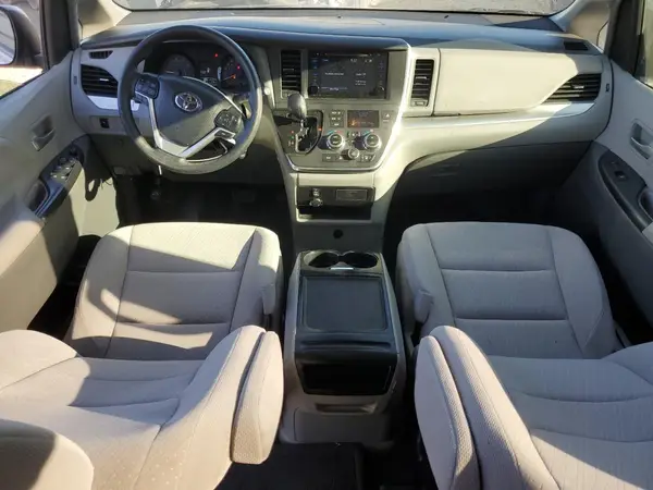 5TDKZ3DC9HS841120 2017 TOYOTA SIENNA - Image 8