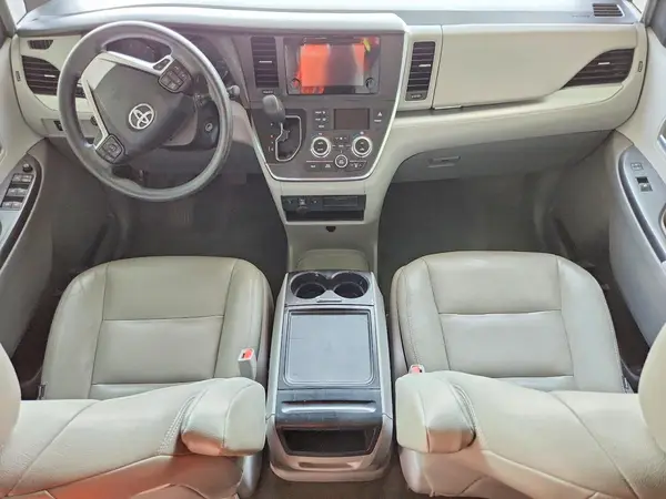 5TDKZ3DC9HS844468 2017 TOYOTA SIENNA - Image 8