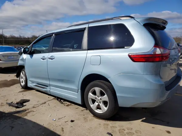 5TDKZ3DC9HS846558 2017 TOYOTA SIENNA - Image 2