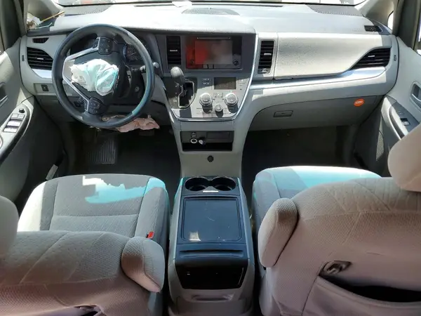 5TDKZ3DC9HS847340 2017 TOYOTA SIENNA - Image 8