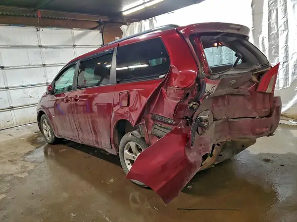 5TDKZ3DC9HS849248 2017 TOYOTA SIENNA - Image 2