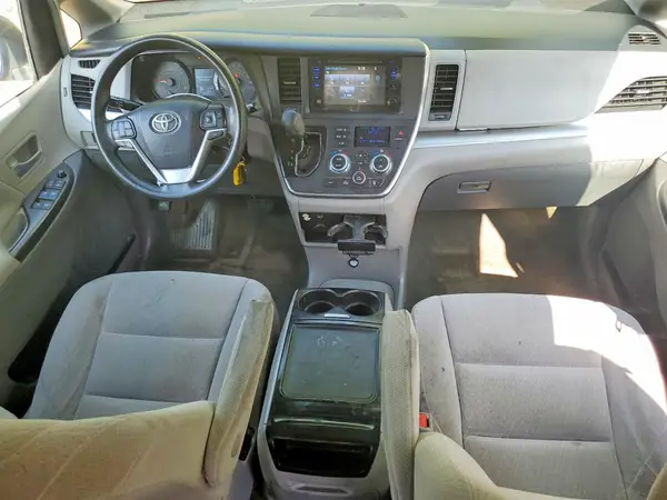 5TDKZ3DC9HS851310 2017 TOYOTA SIENNA - Image 8