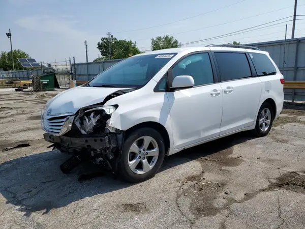 5TDKZ3DC9HS855602 2017 TOYOTA SIENNA - Image 1